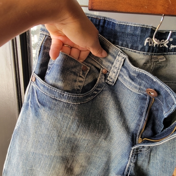 Brand New! Flypaper Mens  33 x 30 Flap Pockets Distressed Denim Light Wash Jeans - Picture 9 of 9